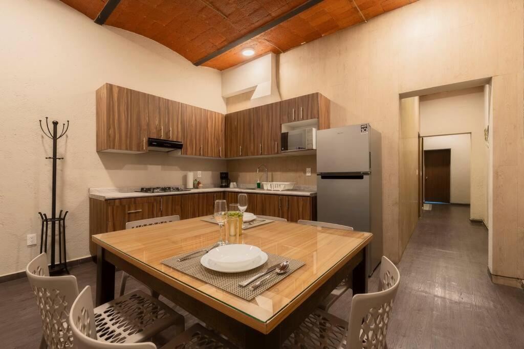 Apartment 205 Zocalo Cathedral 2bdrmb 2bath Fits 10 Ac *